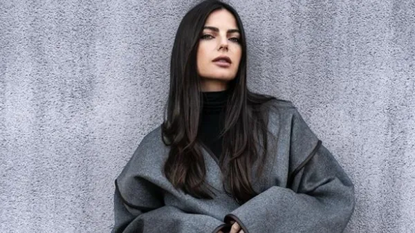 Зваблива любка Ферстаппена виблискує в гламурному вбранні – розкішні фото