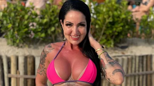 Блискавична порно-зірка змінює професію: вона готується стати футбольним арбітром