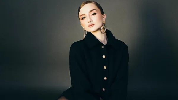 Чарівна кохана Миколенка готова зустрічати літо – яскраві кадри