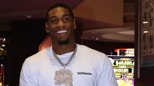 Гонки с полицией: известный боксер ехал на скорости 209 км/ч и попал в ДТП