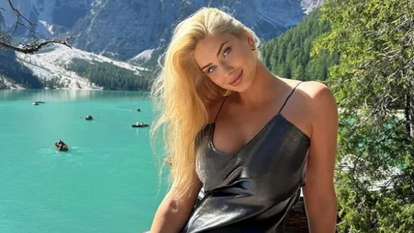 Що це за вогонь: любка українського футболіста засвітила оголені "вишеньки"