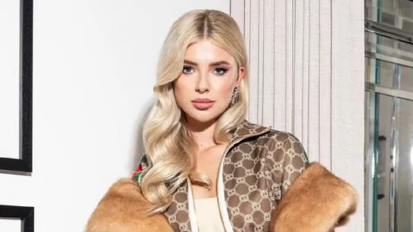 Неперевершена Савіна без бюсту на газоні еротично засвітилася – зухвалі кадри