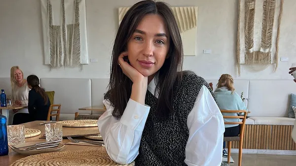 Їй багато не треба: дружина Степаненка в компанії алкоголю проводить вечори – не сумує за Тарасом