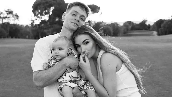 Залицяльник з крутим авто: обраниця Циганкова засвітила, з ким розважається – Віктор поїхав геть