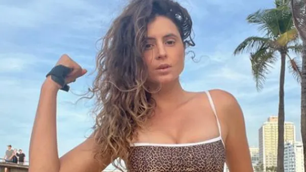 Найгарячіша серфінгістка підкорює хвилі і чоловічі серця – вогняні кадри