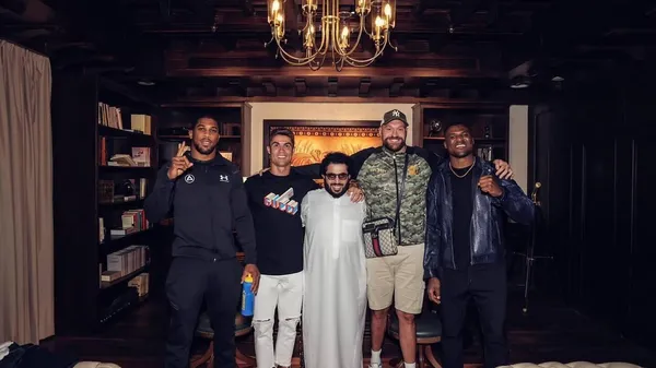 Фото на мільярд: Роналду зустрівся з Джошуа, Ф'юрі та саудівським магнатом – хто з них найбагатший