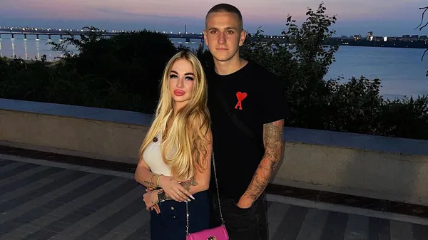 В обіймах оголеної дружини: юний талант Чорноморця з коханою розбурхали мережу – еротична зйомка