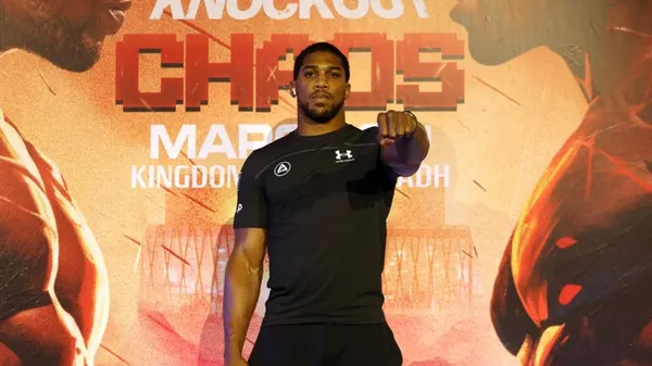 Боксер Джошуа продовжує вражати неймовірною колекцією татуювань на своєму накачаному тілі