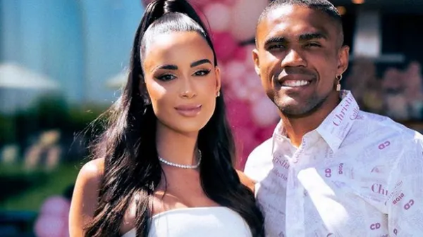 Колишня пасія Неймара народила доньку екс-гравцю Шахтаря