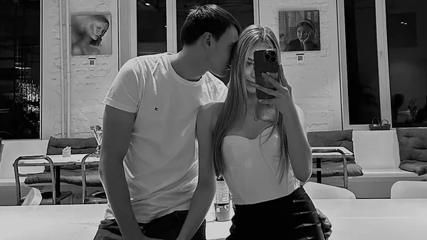 Побачення по-домашньому: клубна ведуча та воротар УПЛ насолодилися одне одним – атмосферно