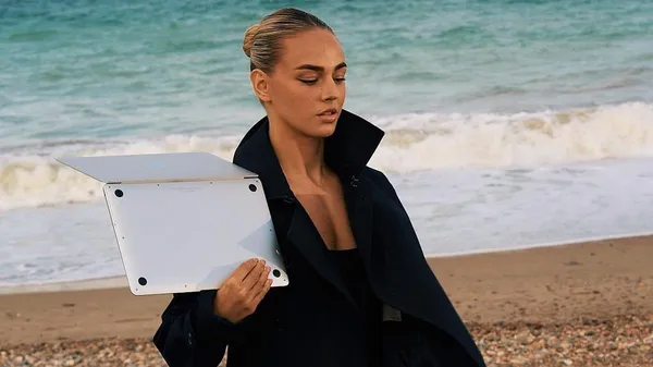 Чемпіонка світу з краси: Білодід позує в душі та з легендами – змила все зайве і заворожує