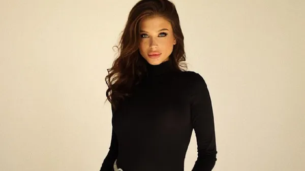 Гламурна дружина Коноплі зачарувала красою в спокусливому вбранні – українська пристрасть