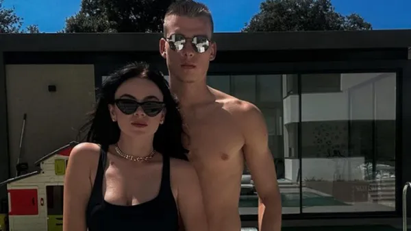 Лунін з дружиною провів спекотну фотосесію, коли підписав контракт із Polaris Sports