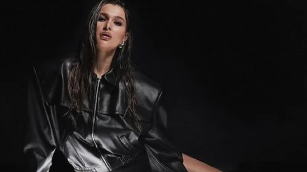 Українська модель в шкіряному наряді ставить на коліна весь світ – футболіст вирвав золото