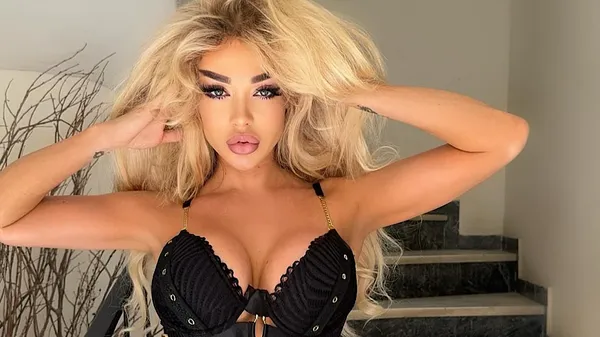 Знову оголилася: колишню Вербіча лише серця на грудях рятують від бану в мережі