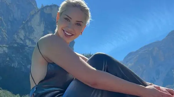 "Стигла вишня": вогняна дружина Зубкова показала неохопний бюст в бікіні – футболіст оцінив