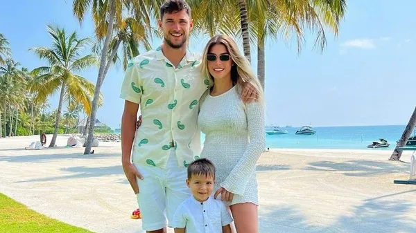 Новий помічник: син Яремчука прибирає – матуся не в захваті