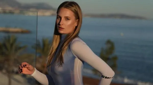 Ястремська підкорює ідеальною фігурою весь світ – грація зводить з розуму