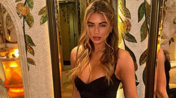 Сексапільна екс-пасія колишнього партнера Зінченка напівоголена показала на публіку свою спальню