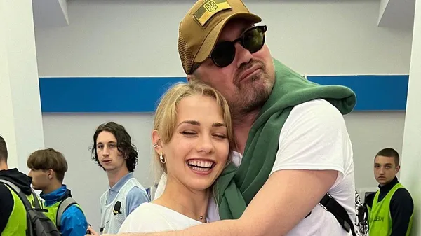 Мілевський взявся за старе, але замість бокальчика в руках зовсім інше