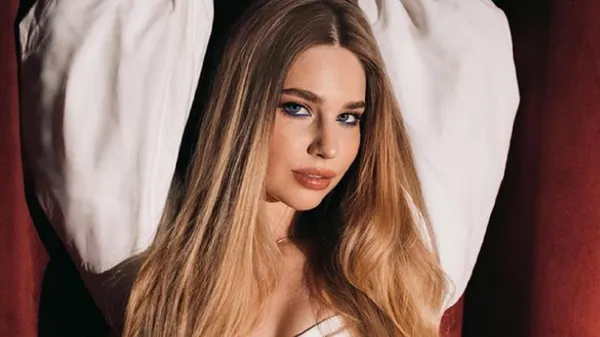 Зваблива любка Забарного сяє неперевершено в сексуальній сукні