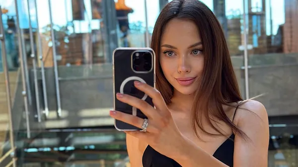 Новоспечена наречена Трубіна замилувала фанів голкіпера – її натуральна врода просто вражає