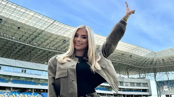 Нова зйомка: Савіна засвітилася у яскравому та пікантному образі – спокуслива ведуча