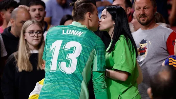 Обіймашки + фото: Лунін з дружиною гламурним виглядом затьмарили Іспанію