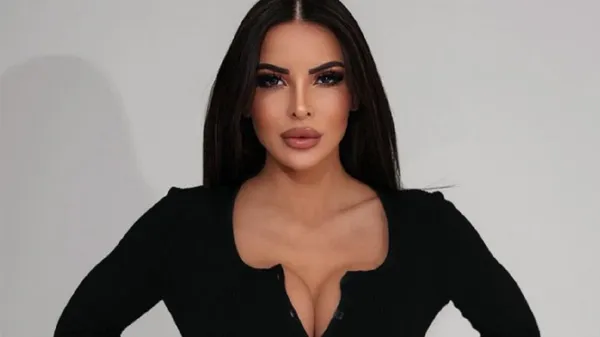 Сексапільна футбольна телеведуча заманює Мбаппе завидними формами