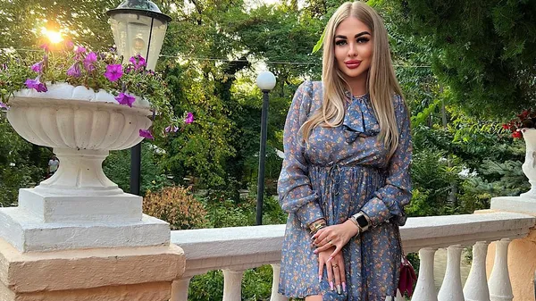 Барбі в УПЛ: дружина хавбека Чорноморця сяє серед вулиць Одеси – футболіст не втримався