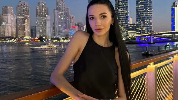 Дивовижна дружина гравця Полісся блиснула шикарною фігурою в столиці – розкішні фото