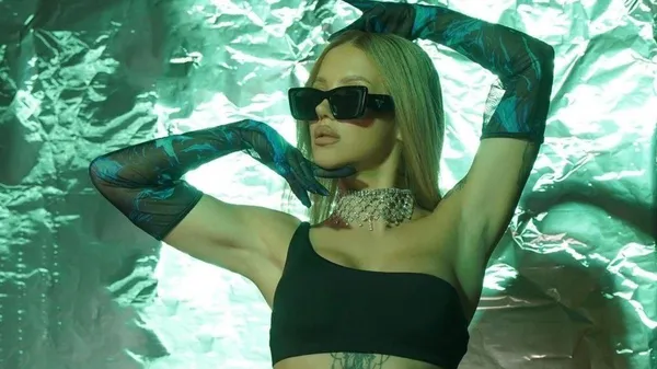 Сексуальна дівчина конкурента Зінченка зваблює майстерним виконанням тверка – дуже гаряче