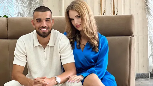 Найромантичніша пара УПЛ: зірка Карпат з юною дружиною вражають атмосферністю своїх відносин