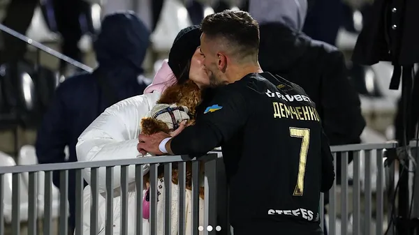 Вечірній Київ: романтична прогулянка півзахисника Колоса і його любки – дуже атмосферно 😍