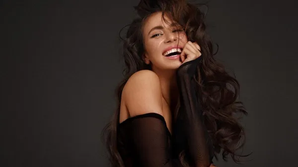 Дівчина футболіста Динамо – акторка, яка втекла від нього підкорювати Еверест