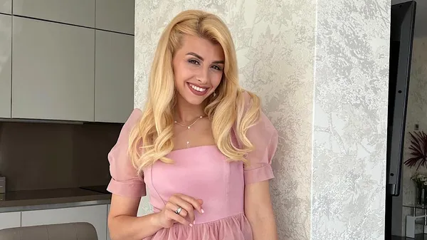 У її руках вміщається все: дружина гравця Шахтаря показала круту навичку – досвід набувався роками