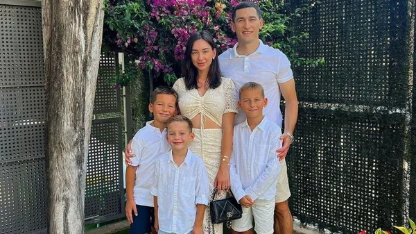 Посиделки в елитном ресторане Львова: семья Степаненко в полном составе – игристое добавляет шарма