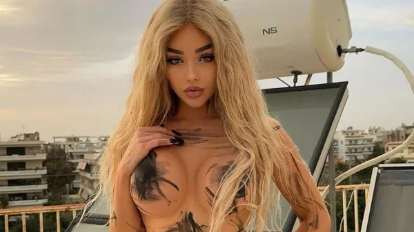 Колишня дівчина екс-зірки Динамо отримує чарівні подарунки від незнайомця – інтрига зростає