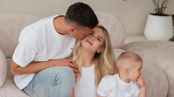 "За папочкой хвостиком": защитник Динамо прихорашивается в компании родных – впереди игра с Днепром-1