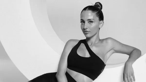 Неймовірна улюблениця чемпіона світу з футболу дурманить завидною фігурою