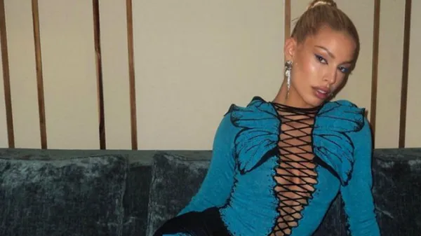 Еротична пасія екс-зірки Барси заворожує розкішними формами – фото спокуси