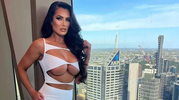 Боксерка-невдаха розповіла, що з нею роблять копи у в'язниці: "Один стоїть спереду, інший – ззаду"