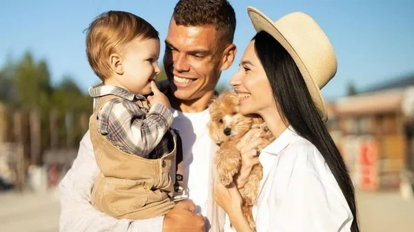 Прийшла підмога: до родини Чоботенків завітала бабуся – малий тішиться