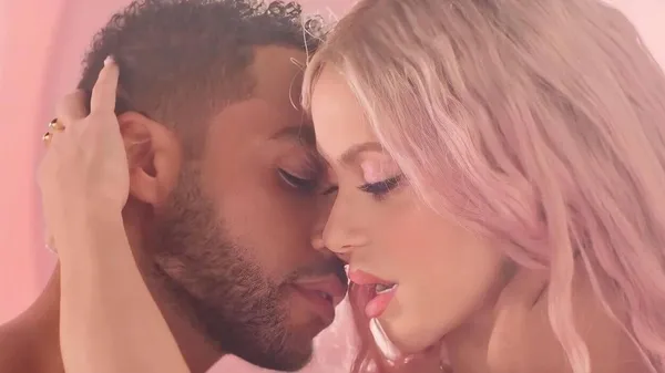 Шакіра зв'язалася з хлопцем, молодшим на 16 років: друзі кажуть, що він її використовує