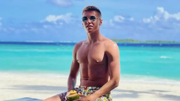 Гравець Шахтаря ледь не задушив свою кохану – засвітив романтику