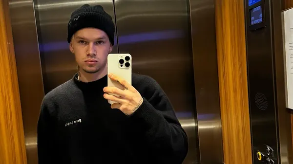 Мудрик публічно засвітив свою любку – вона має швидкість, красу та ефектні вигини