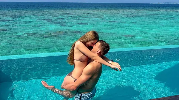 Дружину зірки збірної України зробили найщасливішою жінкою на світі – білосніжний котик вражений