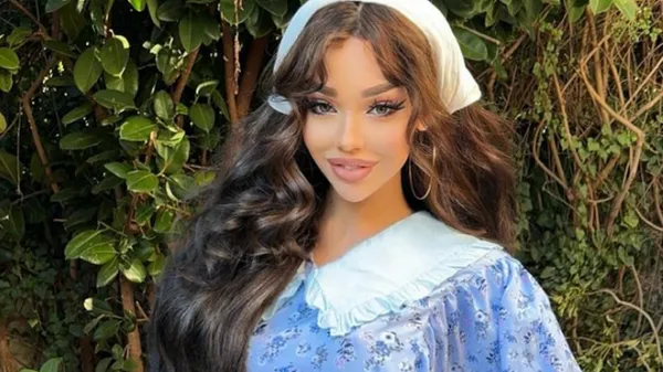 Вогняна колишня пасія екс-гравця Динамо без бюстгальтера зробила фото в стилі Playboy