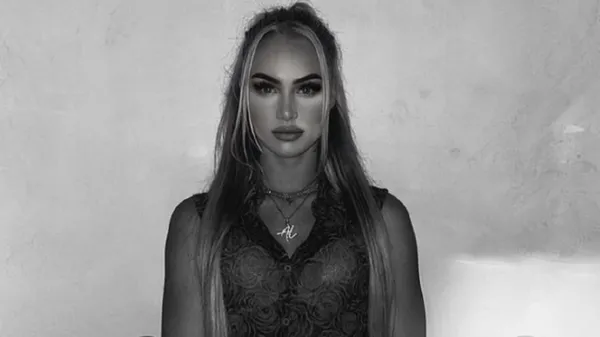 Зваблива зірка футболу осідлала білого принца – біля неї неможливо встояти