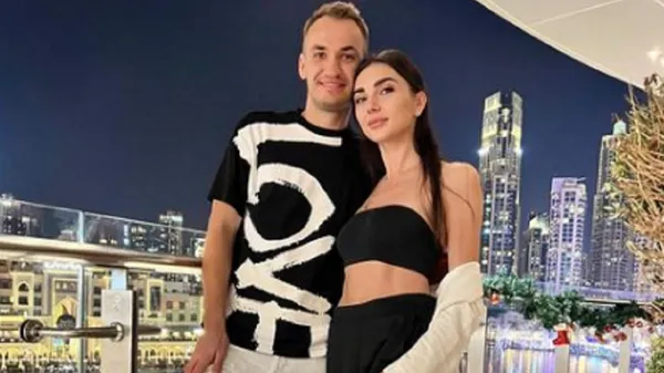 Колишній футболіст збірної України з коханою показали засмаглі тіла на відпочинку